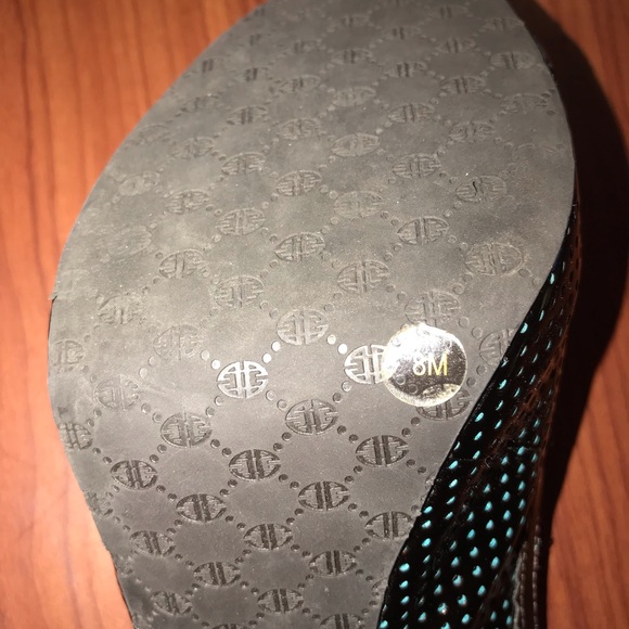 Antonio Melani Bronze Heels - Picture 4 of 8